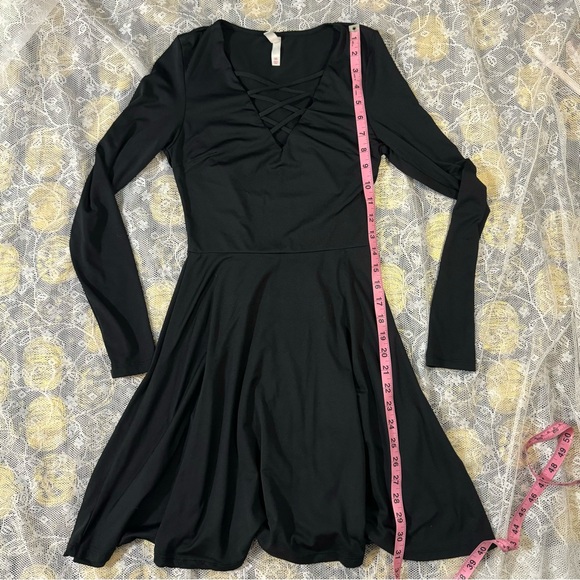 Xhilaration Black Dress - Picture 3 of 6